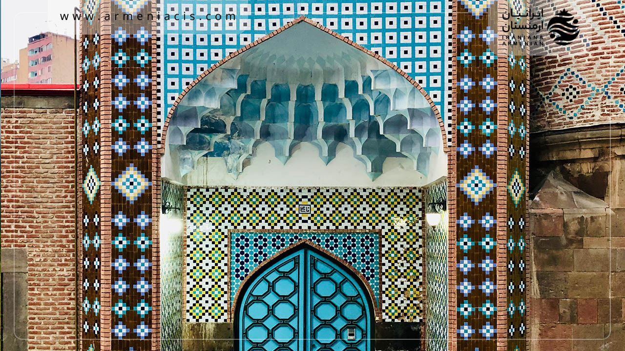 ورودی مسجد کبود