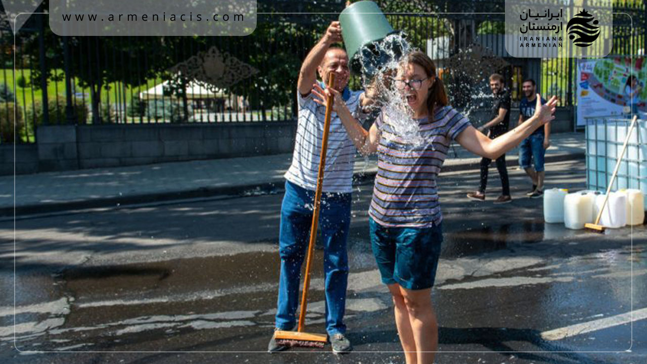 جشن آب در خیابان